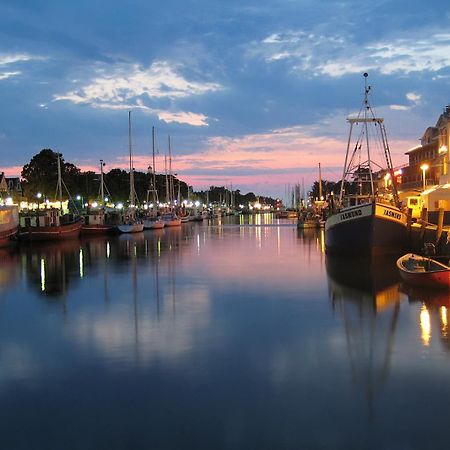 Doppelzimmer Dinner, Direkt Am Alten Strom Rostock Dış mekan fotoğraf