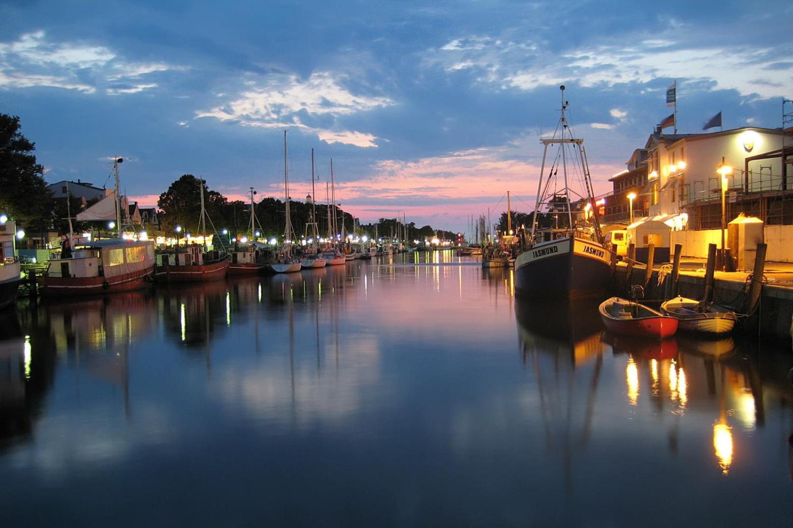 Doppelzimmer Dinner, Direkt Am Alten Strom Rostock Dış mekan fotoğraf