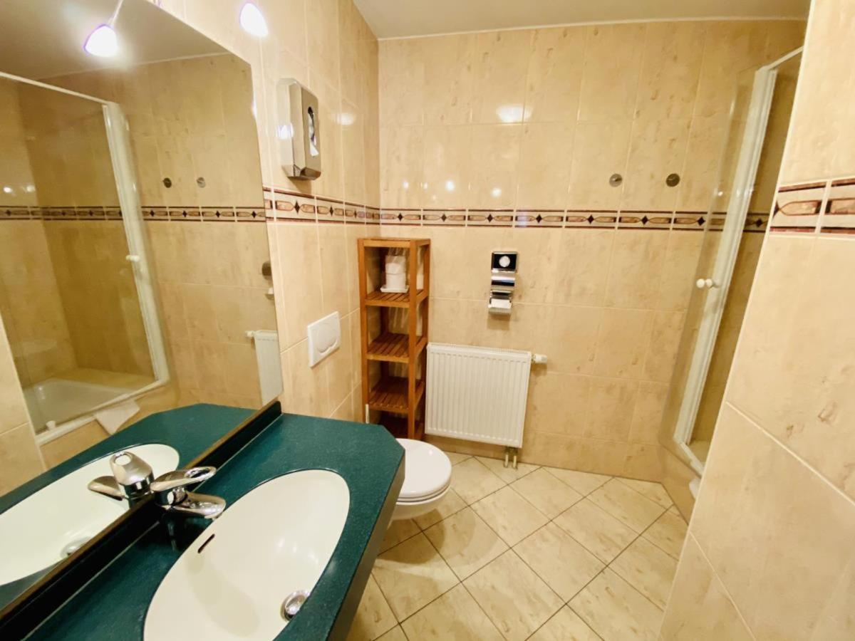 Doppelzimmer Dinner, Direkt Am Alten Strom Rostock Dış mekan fotoğraf